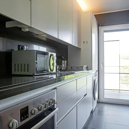 Modern 2-bedroom In Expo Apartamento