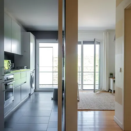 Modern 2-bedroom In Expo Apartamento