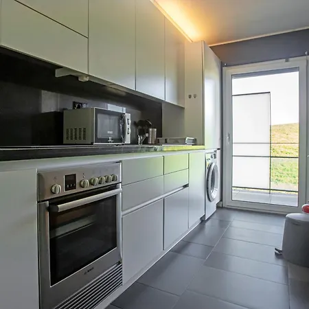 Modern 2-bedroom In Expo Апартаменти
